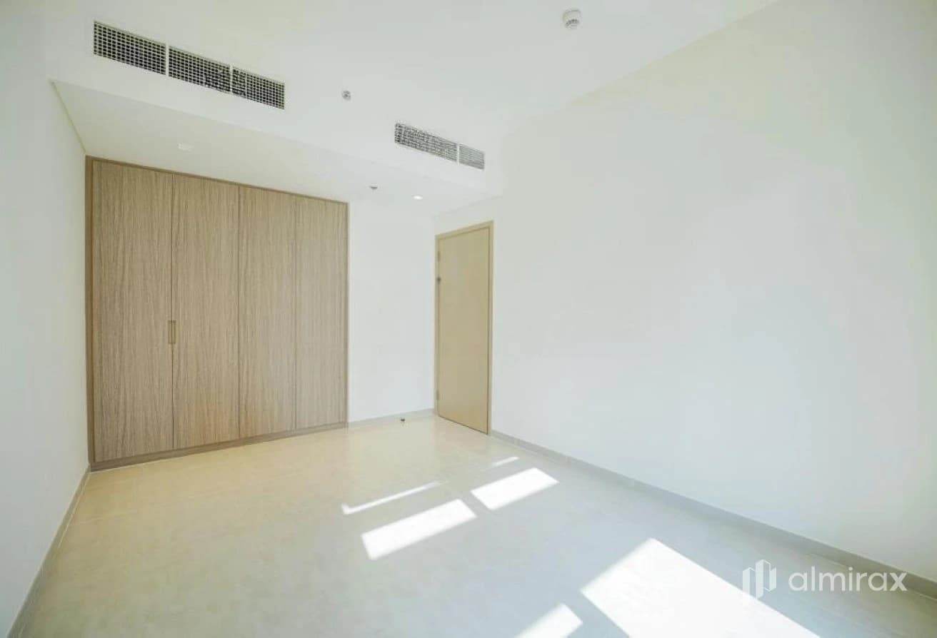 Vacant | High Floor | City and pool View