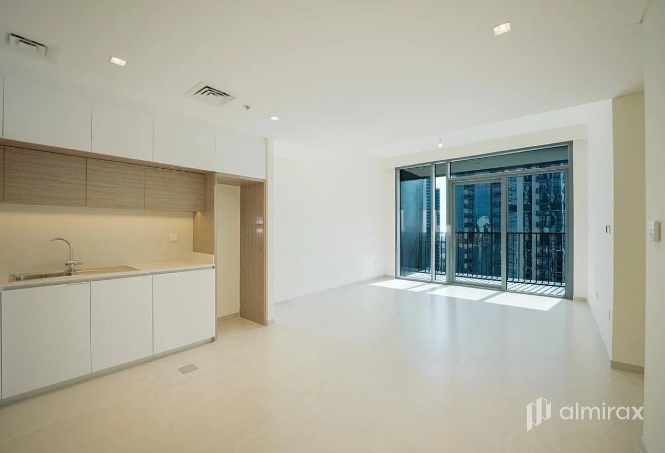 Vacant | High Floor | City and pool View