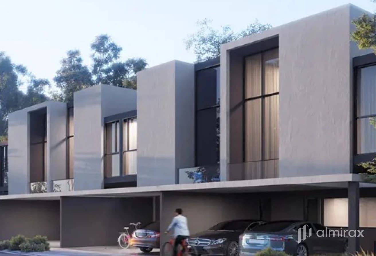 Spacious 3BR TH W Maid | Mid Unit | Prime Spot