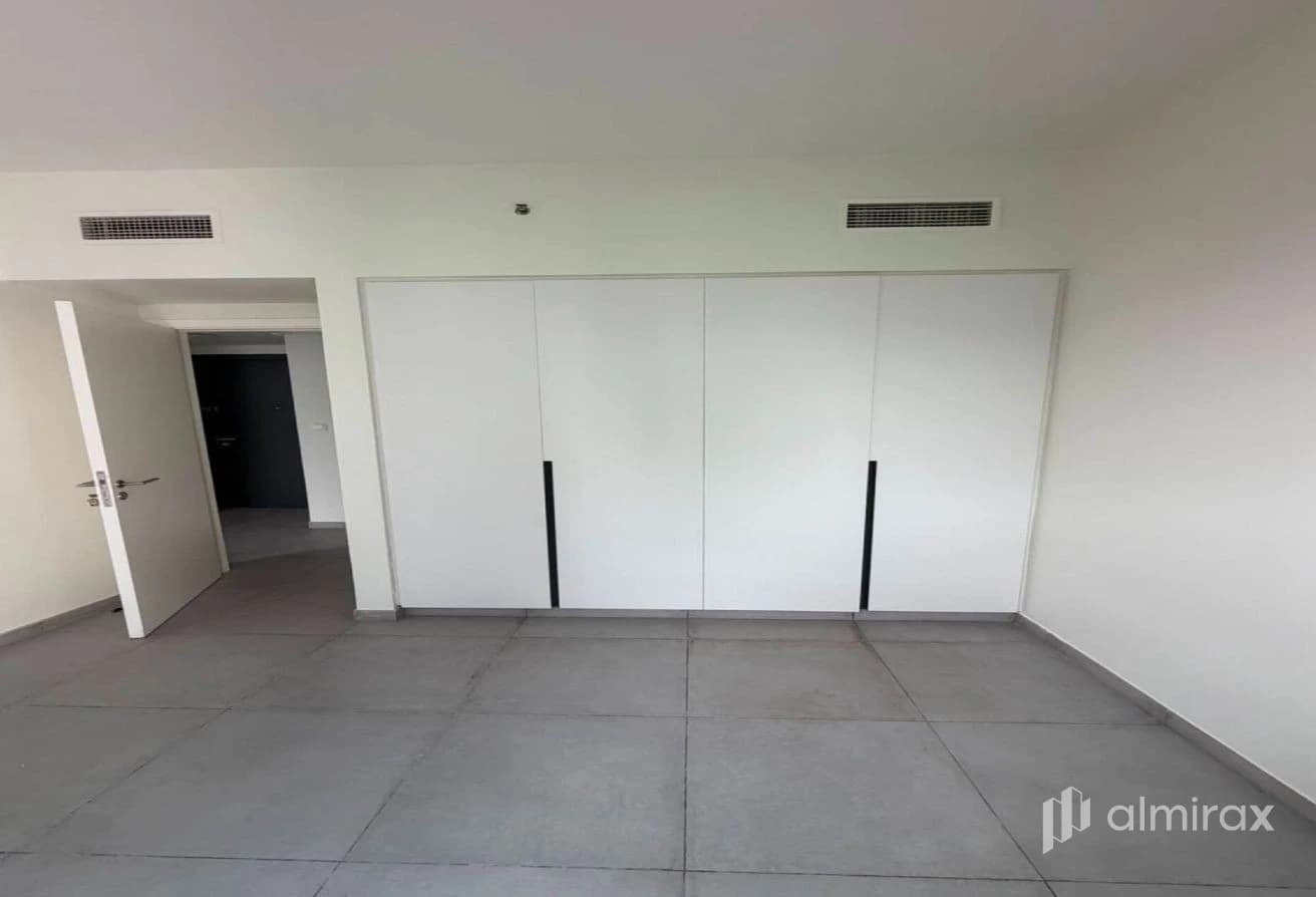Hot Deal ! | 3-4 cheques | Spacious 1BR