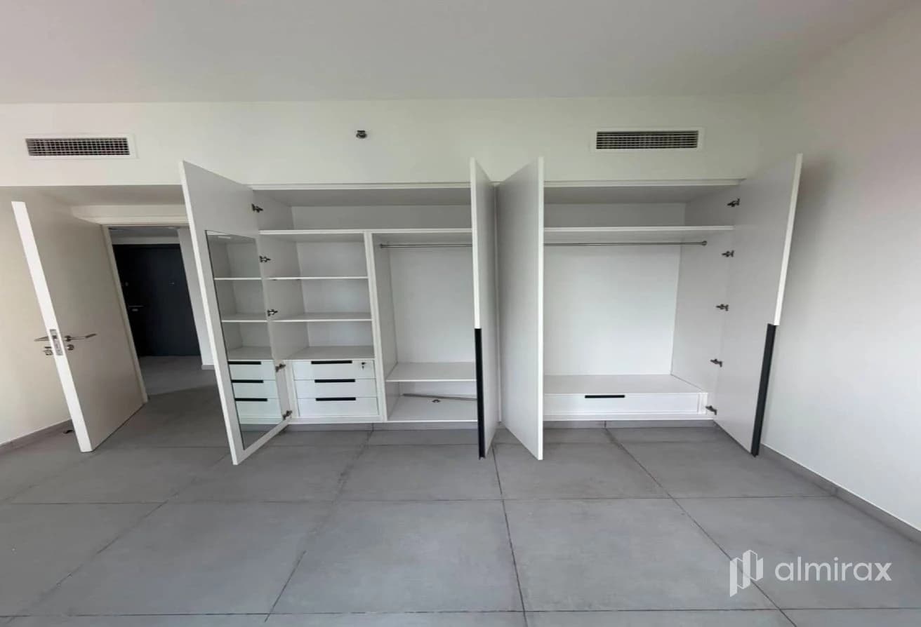 Hot Deal ! | 3-4 cheques | Spacious 1BR