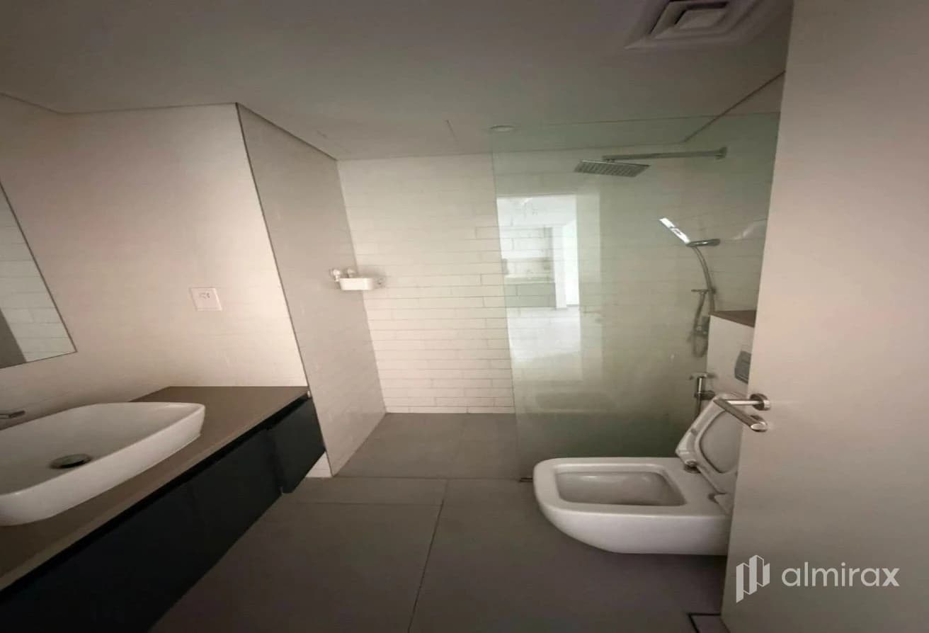 Hot Deal ! | 3-4 cheques | Spacious 1BR
