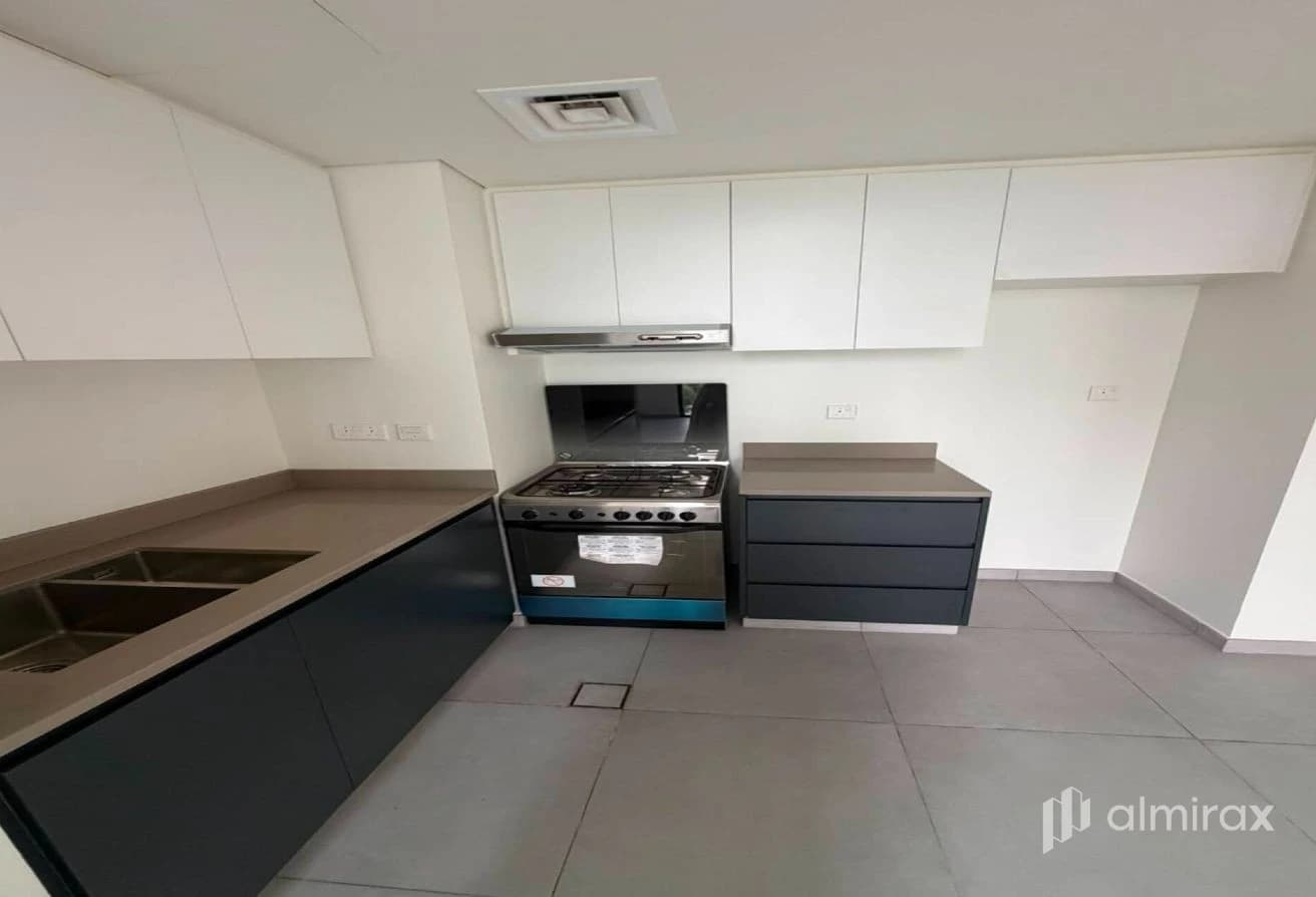Hot Deal ! | 3-4 cheques | Spacious 1BR