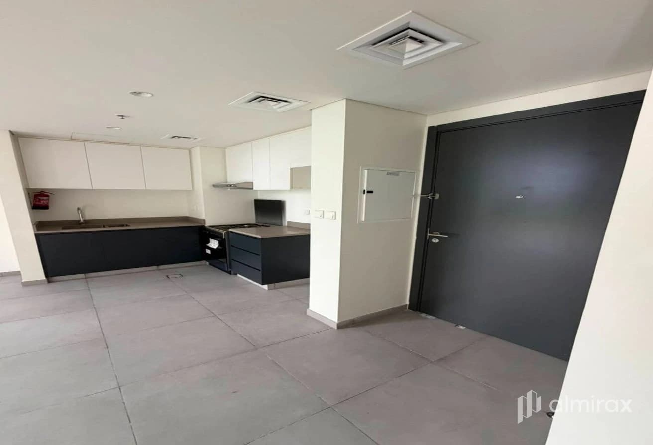 Hot Deal ! | 3-4 cheques | Spacious 1BR