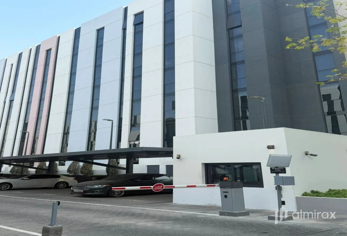 Hot Deal ! | 3-4 cheques | Spacious 1BR