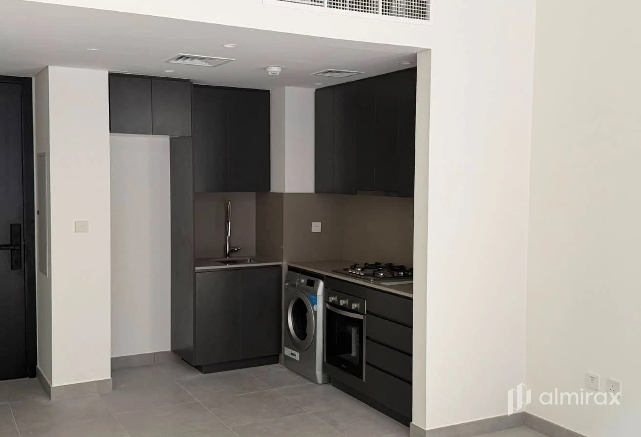 Elegant 1BR | prime Spot | Street View