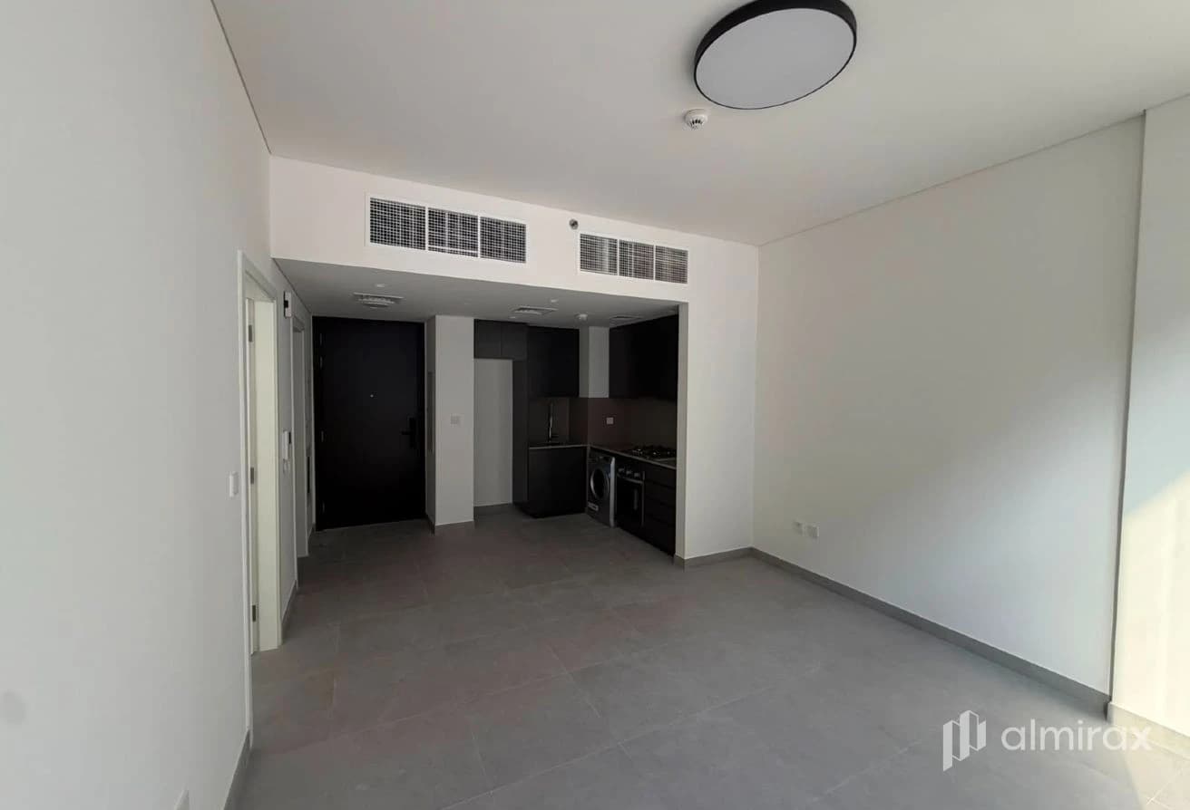 Elegant 1BR | prime Spot | Street View