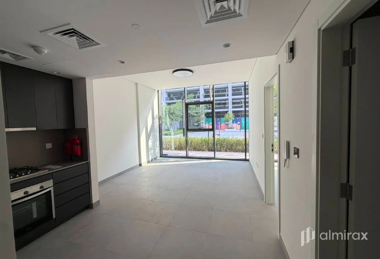 Elegant 1BR | prime Spot | Street View