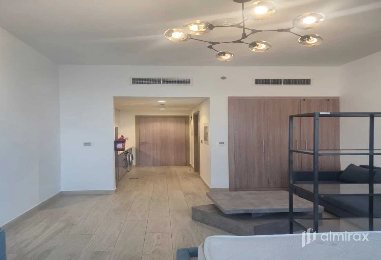 Hot Deal! | 3 -4 Cheques | Semi Furnished